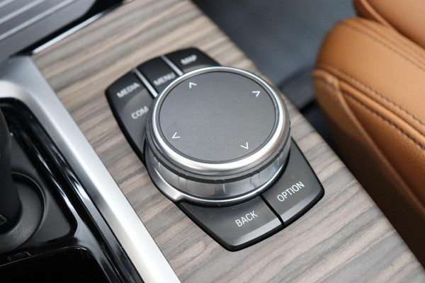 BMW X3 xDrive20i High Executive xLine Automaat / Navigatie Professional / Panoramadak / Trekhaak / Head-Up Display / Achteruitrijcamera / Stoelverwaming / HiFi / Cruise Control / Leder / LED /