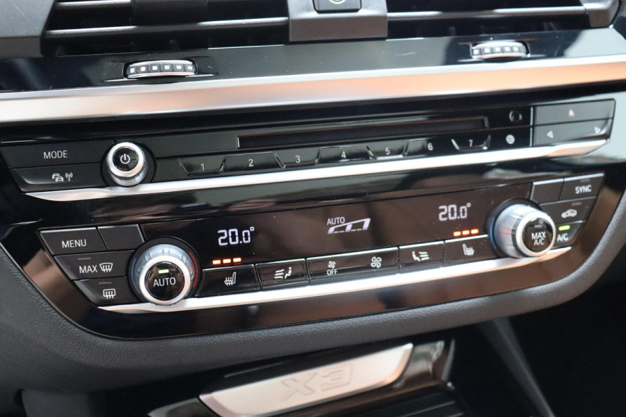 BMW X3 xDrive20i High Executive xLine Automaat / Navigatie Professional / Panoramadak / Trekhaak / Head-Up Display / Achteruitrijcamera / Stoelverwaming / HiFi / Cruise Control / Leder / LED /