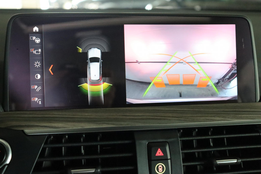 BMW X3 xDrive20i High Executive xLine Automaat / Navigatie Professional / Panoramadak / Trekhaak / Head-Up Display / Achteruitrijcamera / Stoelverwaming / HiFi / Cruise Control / Leder / LED /