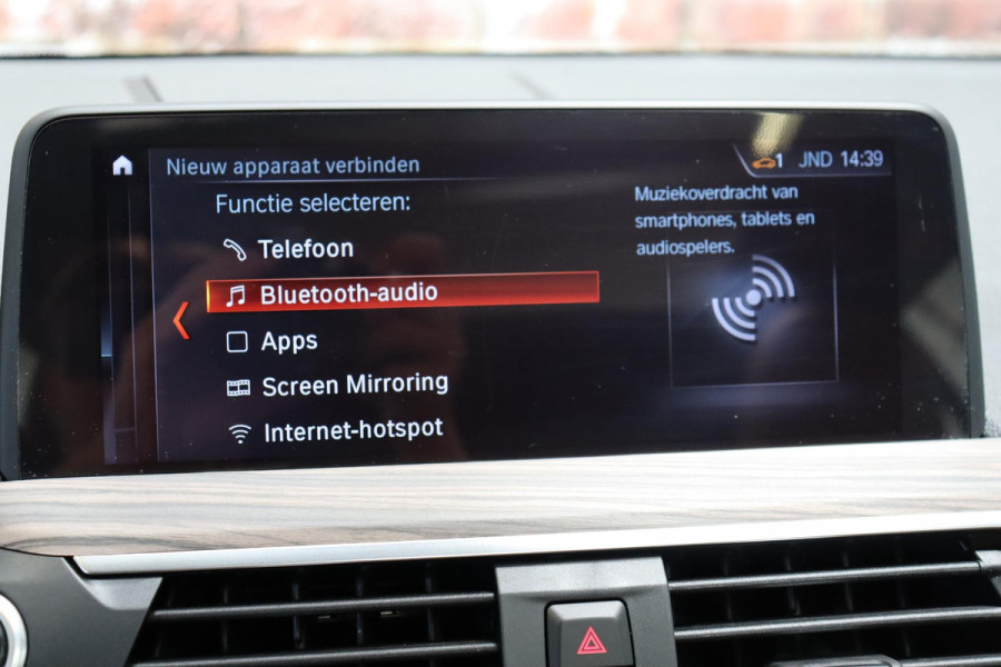 BMW X3 xDrive20i High Executive xLine Automaat / Navigatie Professional / Panoramadak / Trekhaak / Head-Up Display / Achteruitrijcamera / Stoelverwaming / HiFi / Cruise Control / Leder / LED /