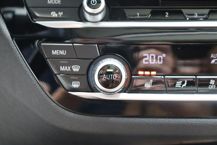 BMW X3 xDrive20i High Executive xLine Automaat / Navigatie Professional / Panoramadak / Trekhaak / Head-Up Display / Achteruitrijcamera / Stoelverwaming / HiFi / Cruise Control / Leder / LED /