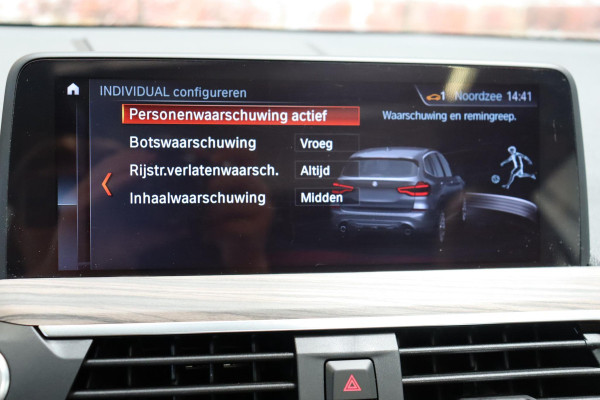 BMW X3 xDrive20i High Executive xLine Automaat / Navigatie Professional / Panoramadak / Trekhaak / Head-Up Display / Achteruitrijcamera / Stoelverwaming / HiFi / Cruise Control / Leder / LED /