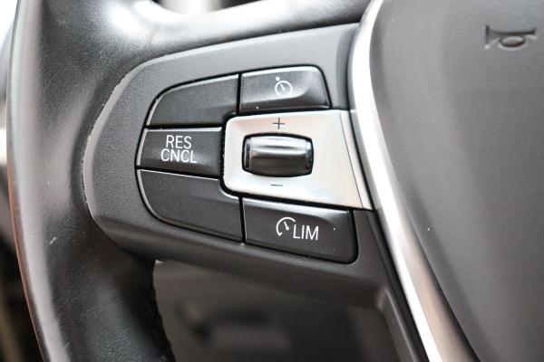 BMW X3 xDrive20i High Executive xLine Automaat / Navigatie Professional / Panoramadak / Trekhaak / Head-Up Display / Achteruitrijcamera / Stoelverwaming / HiFi / Cruise Control / Leder / LED /
