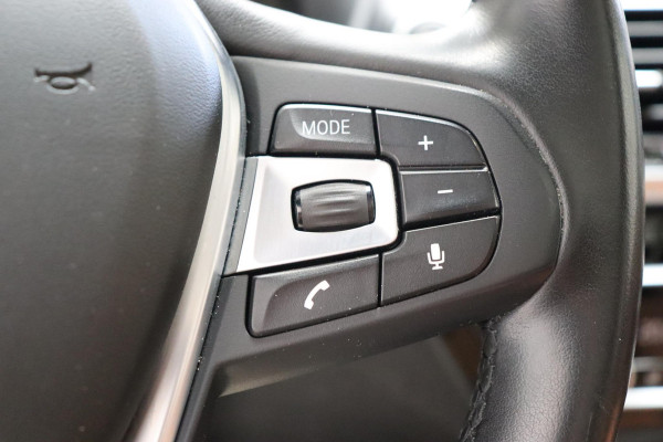 BMW X3 xDrive20i High Executive xLine Automaat / Navigatie Professional / Panoramadak / Trekhaak / Head-Up Display / Achteruitrijcamera / Stoelverwaming / HiFi / Cruise Control / Leder / LED /