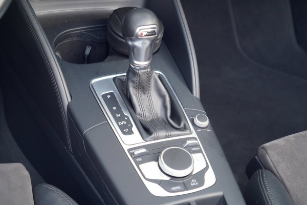 Audi A3 Cabriolet 1.5 TFSI CoD Sport S Line Edition / Vegasgelb / Led Matrix / Camera / Navi / Stoelverw. / Nekverw.