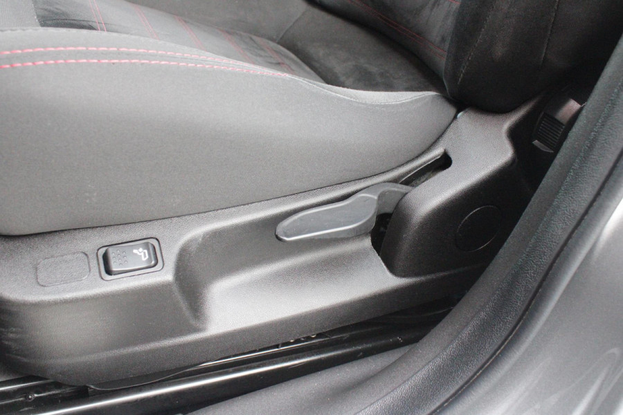 Alfa Romeo Giulietta 1.4 Turbo 170PK AUTOMAAT MultiAir SUPER | AFNEEMBARE TREKHAAK | NAVIGATIE | "BREMBO" REMKLAUWEN ROOD | LICHTMETALEN VELGEN 17" | CLIMATE CONTROL | CRUISE CONTROL | DAB+ RADIO | BLUETOOTH AUDIO | PARKEERSENSOREN VOOR + ACHTER |