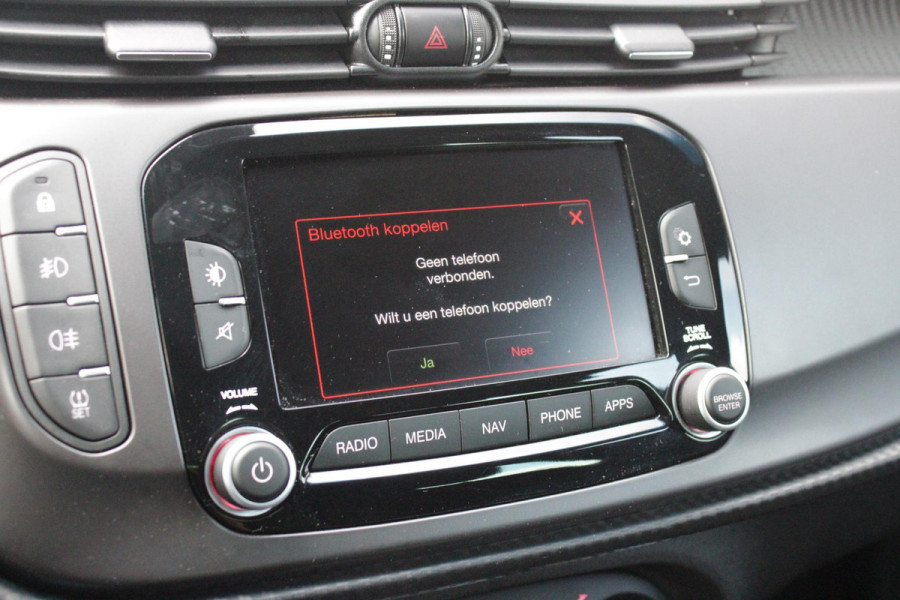 Alfa Romeo Giulietta 1.4 Turbo 170PK AUTOMAAT MultiAir SUPER | AFNEEMBARE TREKHAAK | NAVIGATIE | "BREMBO" REMKLAUWEN ROOD | LICHTMETALEN VELGEN 17" | CLIMATE CONTROL | CRUISE CONTROL | DAB+ RADIO | BLUETOOTH AUDIO | PARKEERSENSOREN VOOR + ACHTER |