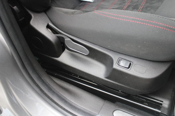 Alfa Romeo Giulietta 1.4 Turbo 170PK AUTOMAAT MultiAir SUPER | AFNEEMBARE TREKHAAK | NAVIGATIE | "BREMBO" REMKLAUWEN ROOD | LICHTMETALEN VELGEN 17" | CLIMATE CONTROL | CRUISE CONTROL | DAB+ RADIO | BLUETOOTH AUDIO | PARKEERSENSOREN VOOR + ACHTER |