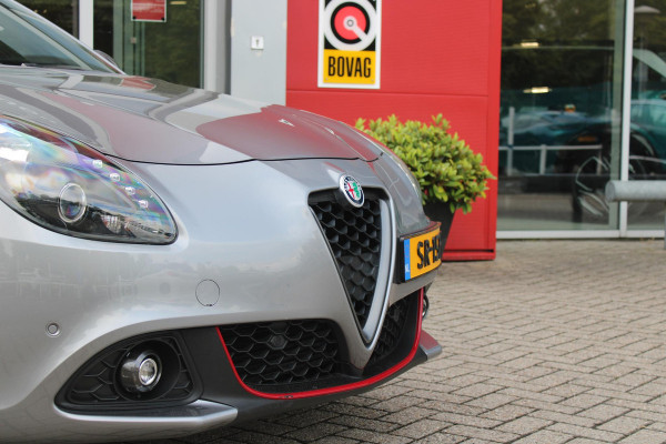 Alfa Romeo Giulietta 1.4 Turbo 170PK AUTOMAAT MultiAir SUPER | AFNEEMBARE TREKHAAK | NAVIGATIE | "BREMBO" REMKLAUWEN ROOD | LICHTMETALEN VELGEN 17" | CLIMATE CONTROL | CRUISE CONTROL | DAB+ RADIO | BLUETOOTH AUDIO | PARKEERSENSOREN VOOR + ACHTER |