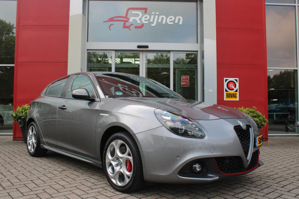 Alfa Romeo Giulietta 1.4 Turbo 170PK AUTOMAAT MultiAir SUPER | AFNEEMBARE TREKHAAK | NAVIGATIE | "BREMBO" REMKLAUWEN ROOD | LICHTMETALEN VELGEN 17" | CLIMATE CONTROL | CRUISE CONTROL | DAB+ RADIO | BLUETOOTH AUDIO | PARKEERSENSOREN VOOR + ACHTER |