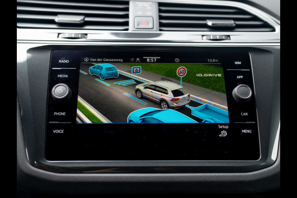 Volkswagen Tiguan 1.5 TSI R-Line Business+ | Trekhaak wegkl. | 360Camera | Harman/Kardon | Side Assist | Elk. A-klep | IQ Light | Prijs Rijklaar!!