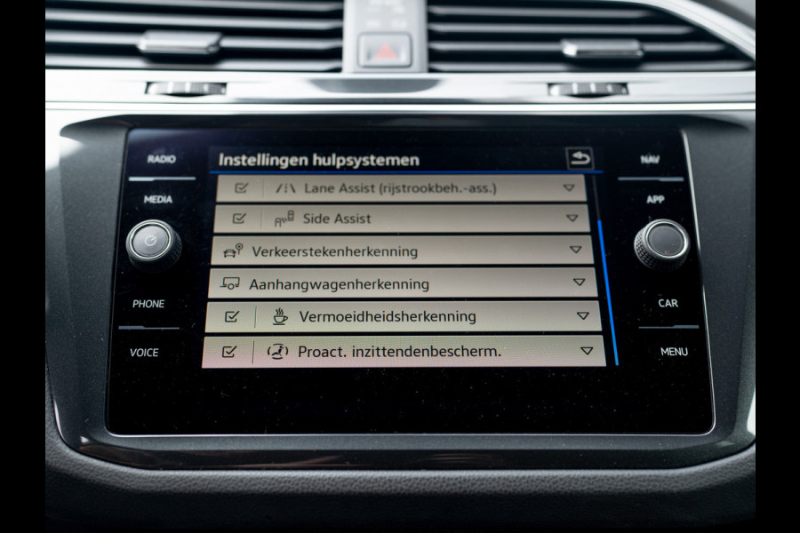 Volkswagen Tiguan 1.5 TSI R-Line Business+ | Trekhaak wegkl. | 360Camera | Harman/Kardon | Side Assist | Elk. A-klep | IQ Light | Prijs Rijklaar!!