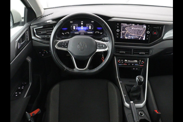 Volkswagen Polo 1.0 TSI Life Business | Stoelverwarming | Adaptive cruise | Carplay | Trekhaak | Navigatie | Full LED | 16'' | Climate control | DAB | Bluetooth