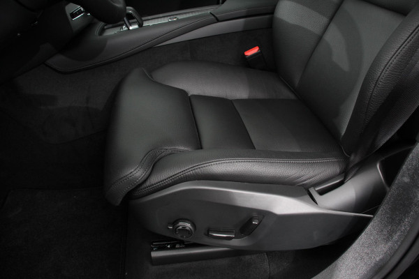 Volvo XC90 2.0 T8 455pk Recharge AWD Ultimate Dark Leder Panorama-schuifdak Navigatie Harman Kardon Electrisch bedienbare achterklep Camera Cruise control Apple Carplay/ Android Auto