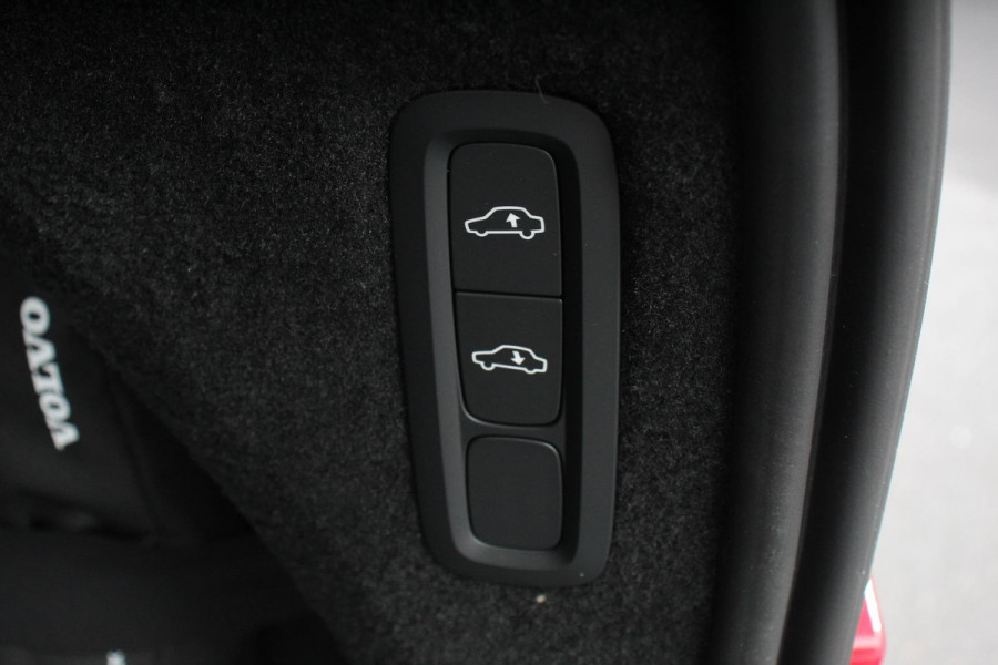 Volvo XC90 2.0 T8 455pk Recharge AWD Ultimate Dark Leder Panorama-schuifdak Navigatie Harman Kardon Electrisch bedienbare achterklep Camera Cruise control Apple Carplay/ Android Auto