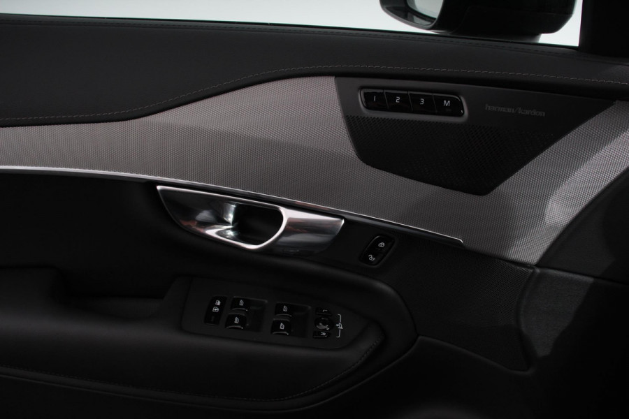 Volvo XC90 2.0 T8 455pk Recharge AWD Ultimate Dark Leder Panorama-schuifdak Navigatie Harman Kardon Electrisch bedienbare achterklep Camera Cruise control Apple Carplay/ Android Auto