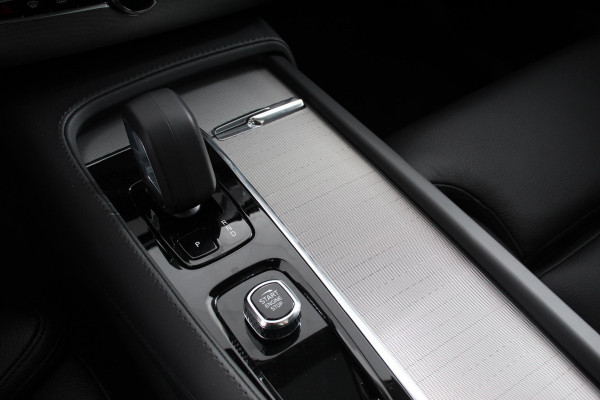 Volvo XC90 2.0 T8 455pk Recharge AWD Ultimate Dark Leder Panorama-schuifdak Navigatie Harman Kardon Electrisch bedienbare achterklep Camera Cruise control Apple Carplay/ Android Auto