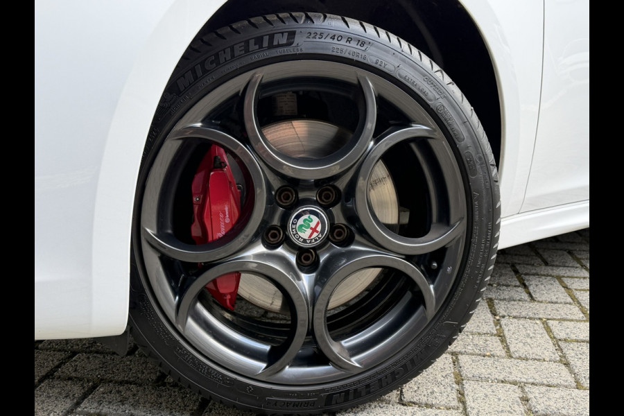 Alfa Romeo Giulietta 1.4 Turbo MultiAir Super | Electrisch panorama/schuifdak | Cruise control | DAB | Airconditioning | 18'' LMV