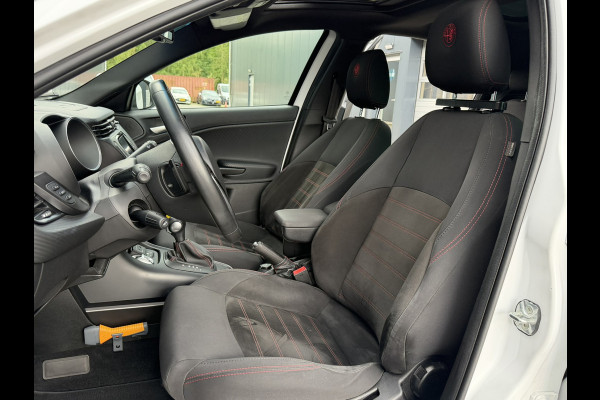 Alfa Romeo Giulietta 1.4 Turbo MultiAir Super | Electrisch panorama/schuifdak | Cruise control | DAB | Airconditioning | 18'' LMV
