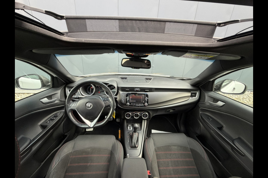Alfa Romeo Giulietta 1.4 Turbo MultiAir Super | Electrisch panorama/schuifdak | Cruise control | DAB | Airconditioning | 18'' LMV