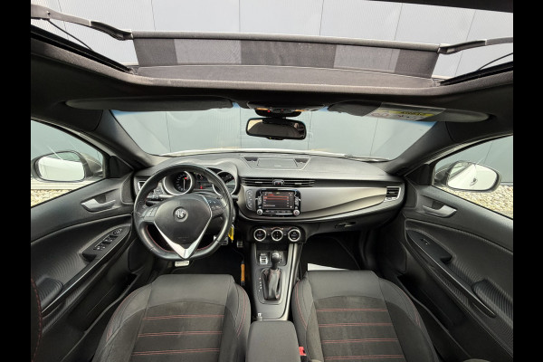 Alfa Romeo Giulietta 1.4 Turbo MultiAir Super | Electrisch panorama/schuifdak | Cruise control | DAB | Airconditioning | 18'' LMV