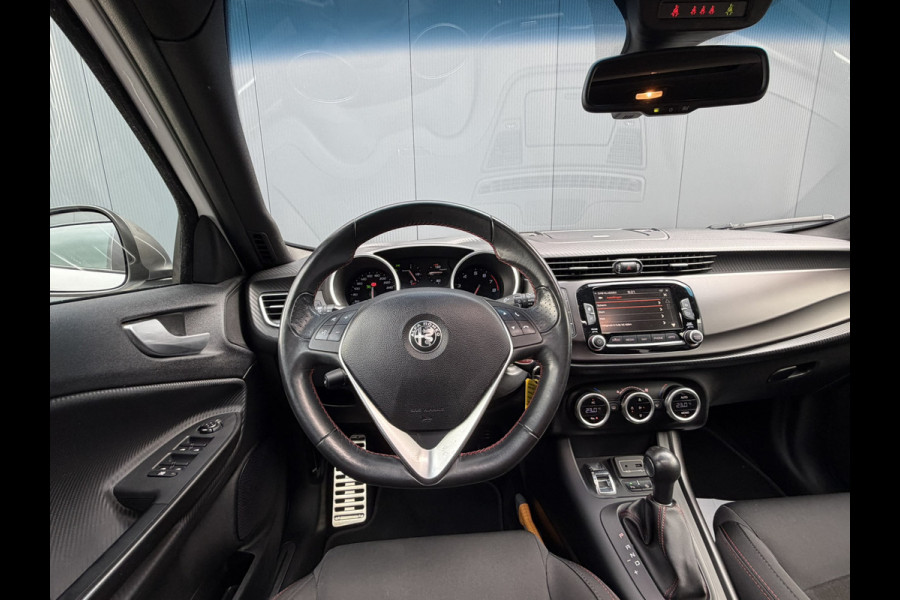 Alfa Romeo Giulietta 1.4 Turbo MultiAir Super | Electrisch panorama/schuifdak | Cruise control | DAB | Airconditioning | 18'' LMV