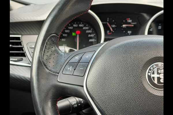 Alfa Romeo Giulietta 1.4 Turbo MultiAir Super | Electrisch panorama/schuifdak | Cruise control | DAB | Airconditioning | 18'' LMV