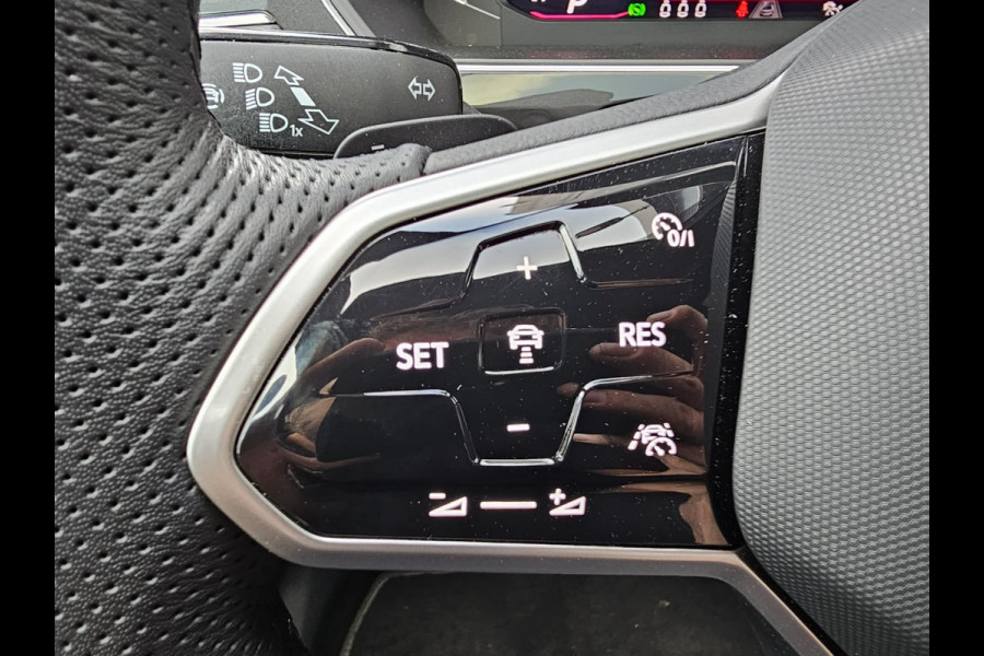 Volkswagen Tiguan 2.0 TSI 190PK 4MOTION DSG R-Line | Pano | Trekhaak | HUD | Stuur- & stoelverwarming | Virtual | App-connect | LMV 19" |