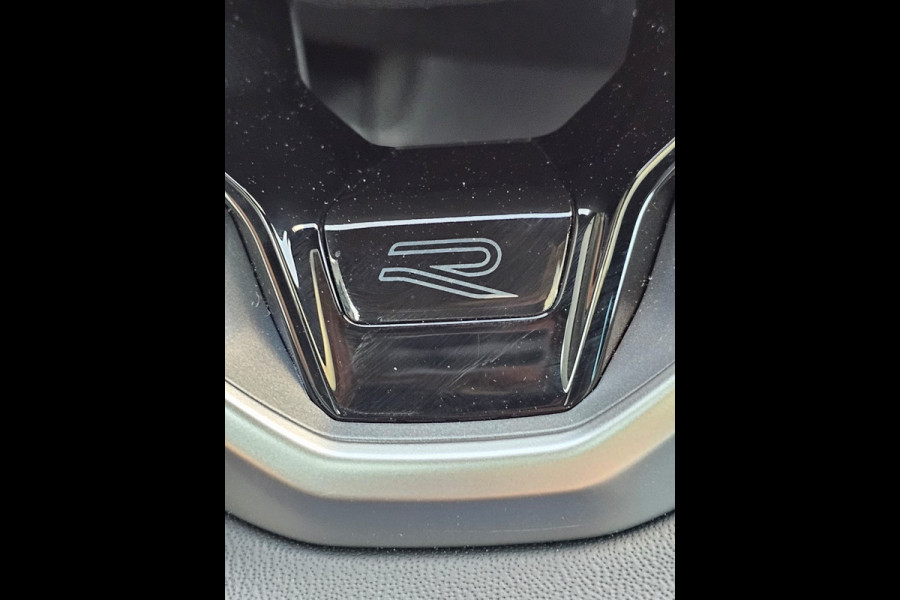 Volkswagen Tiguan 2.0 TSI 190PK 4MOTION DSG R-Line | Pano | Trekhaak | HUD | Stuur- & stoelverwarming | Virtual | App-connect | LMV 19" |