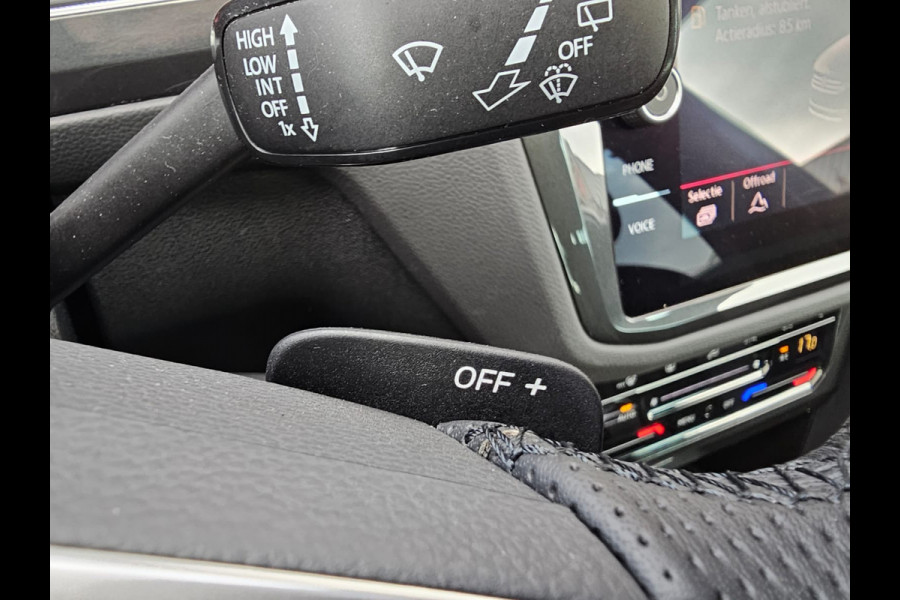 Volkswagen Tiguan 2.0 TSI 190PK 4MOTION DSG R-Line | Pano | Trekhaak | HUD | Stuur- & stoelverwarming | Virtual | App-connect | LMV 19" |
