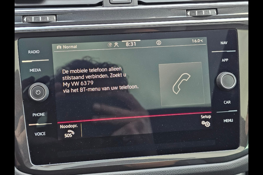 Volkswagen Tiguan 2.0 TSI 190PK 4MOTION DSG R-Line | Pano | Trekhaak | HUD | Stuur- & stoelverwarming | Virtual | App-connect | LMV 19" |