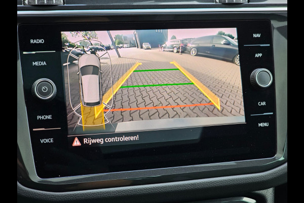 Volkswagen Tiguan 2.0 TSI 190PK 4MOTION DSG R-Line | Pano | Trekhaak | HUD | Stuur- & stoelverwarming | Virtual | App-connect | LMV 19" |