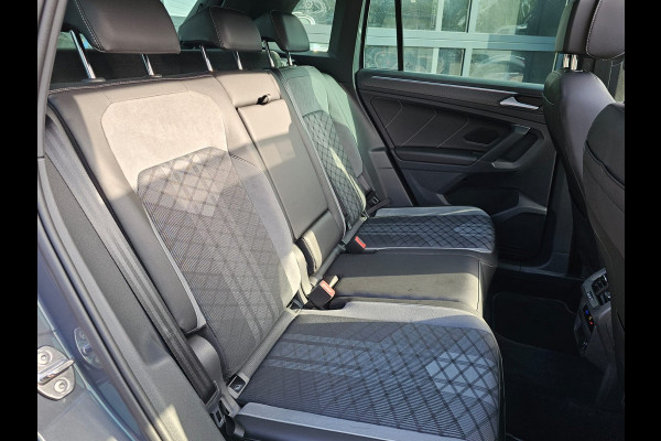 Volkswagen Tiguan 2.0 TSI 190PK 4MOTION DSG R-Line | Pano | Trekhaak | HUD | Stuur- & stoelverwarming | Virtual | App-connect | LMV 19" |