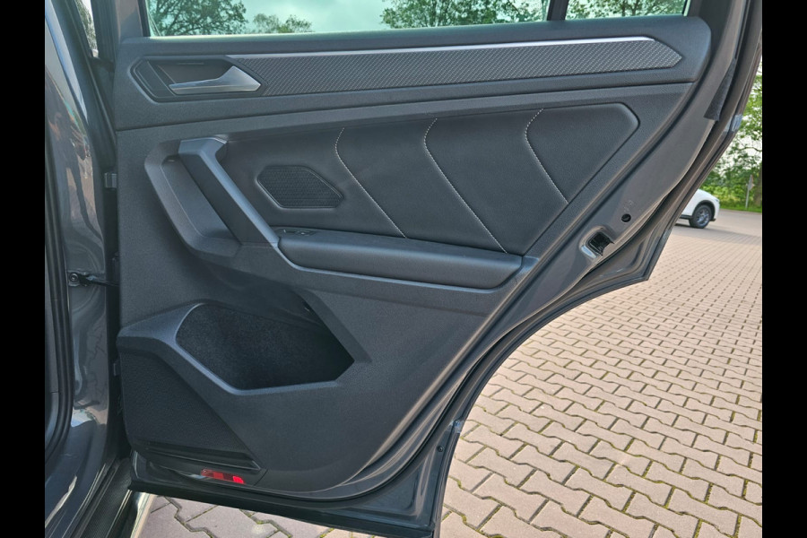 Volkswagen Tiguan 2.0 TSI 190PK 4MOTION DSG R-Line | Pano | Trekhaak | HUD | Stuur- & stoelverwarming | Virtual | App-connect | LMV 19" |