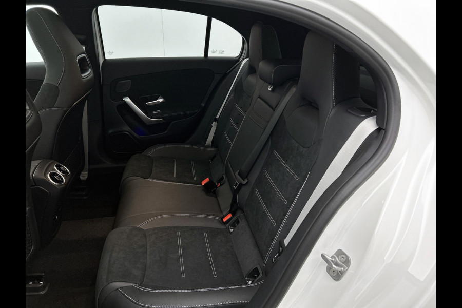 Mercedes-Benz A-Klasse 250 e Business Solution AMG | AMG Line Plus pakket | Memorypakket voorstoelen | Panoramaschuifdak | Head-up display | 360° camera | AMG Line Plus pakket | Memorypakket voorstoelen | Panoramaschuifdak | Head-up display | 360° camera |