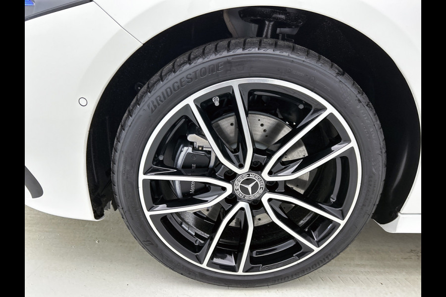 Mercedes-Benz A-Klasse 250 e Business Solution AMG | AMG Line Plus pakket | Memorypakket voorstoelen | Panoramaschuifdak | Head-up display | 360° camera | AMG Line Plus pakket | Memorypakket voorstoelen | Panoramaschuifdak | Head-up display | 360° camera |