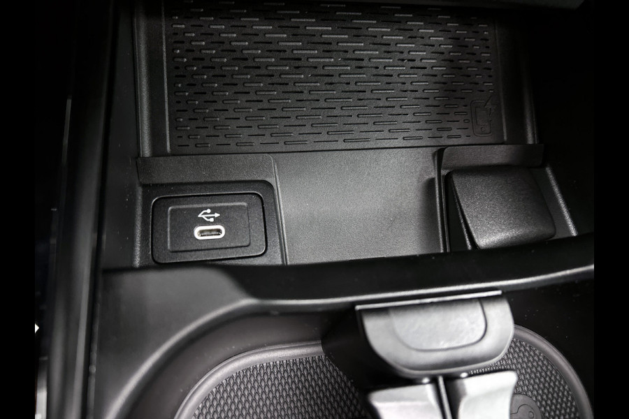 Mercedes-Benz A-Klasse 250 e Business Solution AMG | AMG Line Plus pakket | Memorypakket voorstoelen | Panoramaschuifdak | Head-up display | 360° camera | AMG Line Plus pakket | Memorypakket voorstoelen | Panoramaschuifdak | Head-up display | 360° camera |