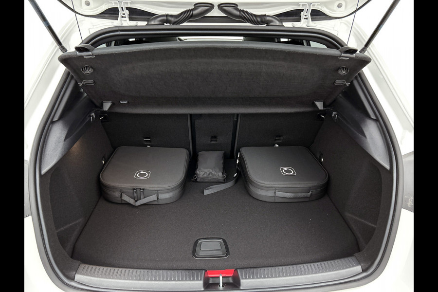 Mercedes-Benz A-Klasse 250 e Business Solution AMG | AMG Line Plus pakket | Memorypakket voorstoelen | Panoramaschuifdak | Head-up display | 360° camera | AMG Line Plus pakket | Memorypakket voorstoelen | Panoramaschuifdak | Head-up display | 360° camera |