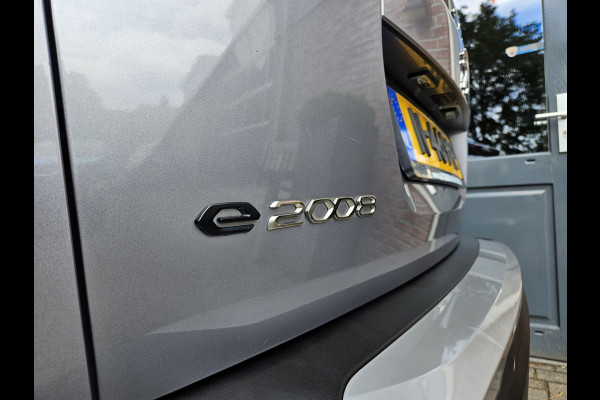 Peugeot e-2008 EV Active Pack 50 kWh SOH 97%! Carplay! NAP! Dealer Onderhouden! Airco/Clima!