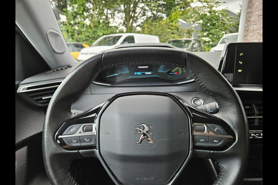Peugeot e-2008 EV Active Pack 50 kWh SOH 97%! Carplay! NAP! Dealer Onderhouden! Airco/Clima!