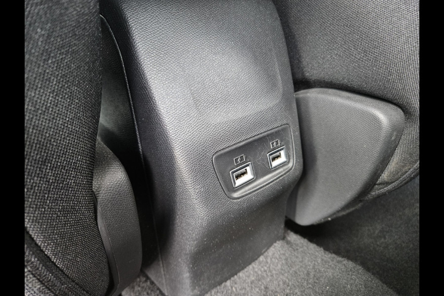 Peugeot e-2008 EV Active Pack 50 kWh SOH 97%! Carplay! NAP! Dealer Onderhouden! Airco/Clima!