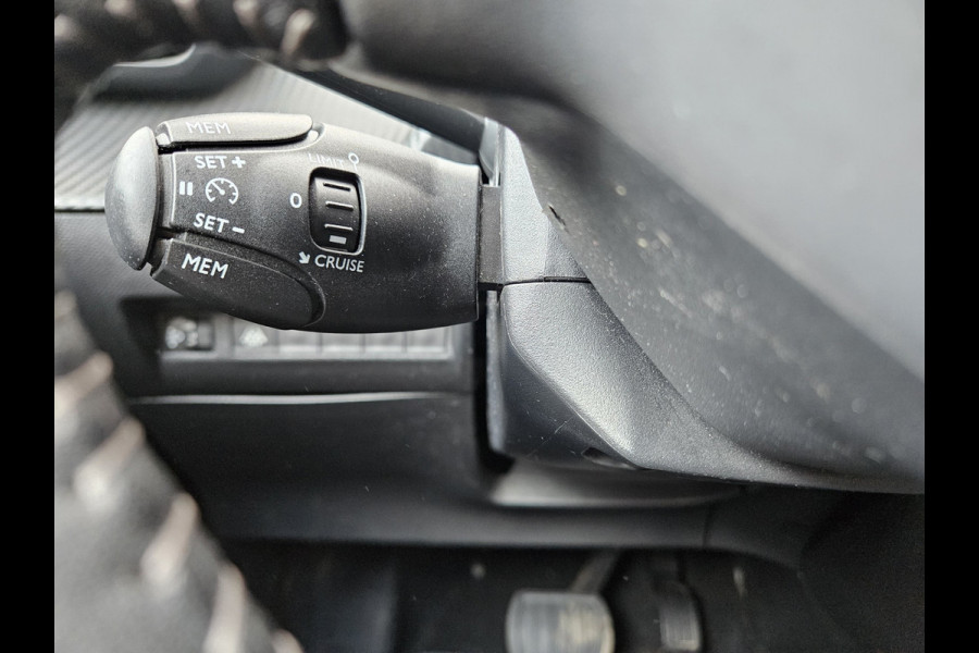 Peugeot e-2008 EV Active Pack 50 kWh SOH 97%! Carplay! NAP! Dealer Onderhouden! Airco/Clima!