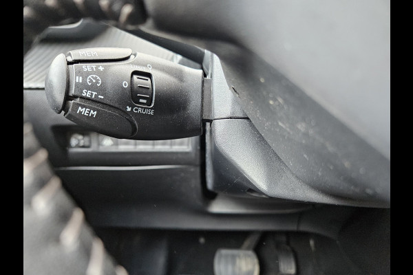 Peugeot e-2008 EV Active Pack 50 kWh SOH 97%! Carplay! NAP! Dealer Onderhouden! Airco/Clima!