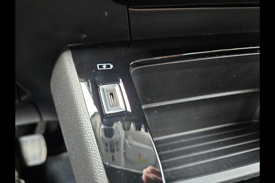 Peugeot e-2008 EV Active Pack 50 kWh SOH 97%! Carplay! NAP! Dealer Onderhouden! Airco/Clima!