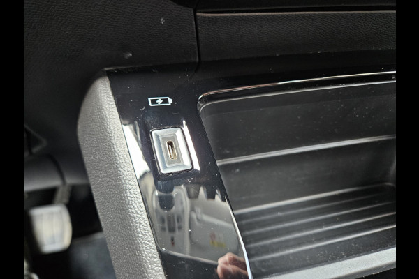 Peugeot e-2008 EV Active Pack 50 kWh SOH 97%! Carplay! NAP! Dealer Onderhouden! Airco/Clima!