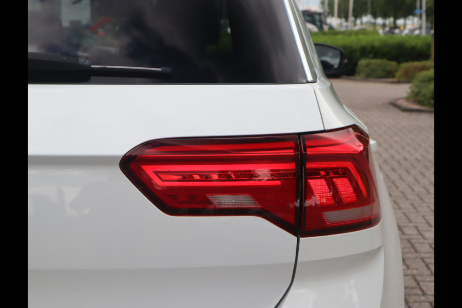 Volkswagen T-Roc 1.5 TSI Style Navi / Clima / Handgesch / Dealer onderhouden BTW AUTO / 1e eigenaar / 150PK!