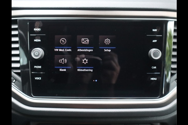 Volkswagen T-Roc 1.5 TSI Style Navi / Clima / Handgesch / Dealer onderhouden BTW AUTO / 1e eigenaar / 150PK!