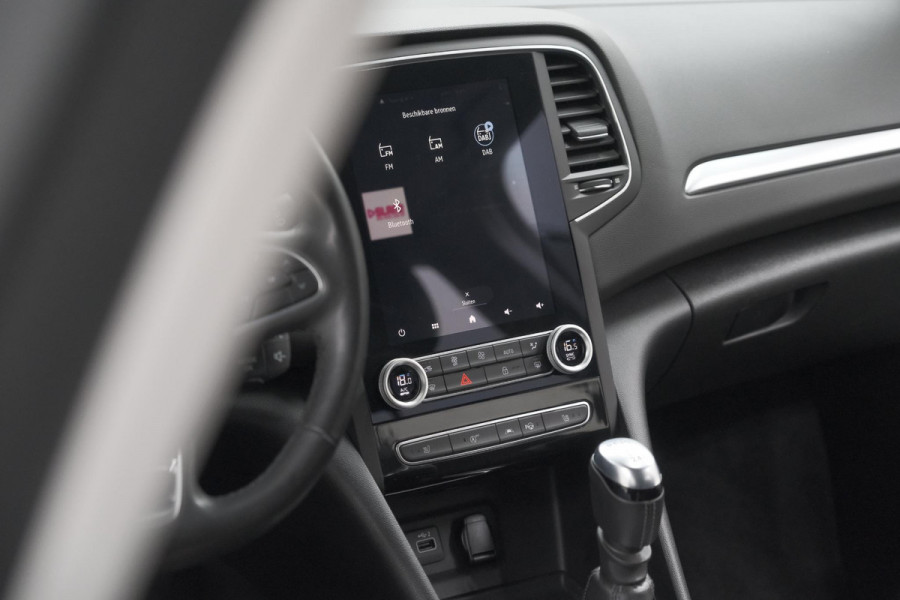 Renault Mégane Estate TCe 140 Intens | 1.700 KG Trekgewicht | Trekhaak | Camera | Head-Up Display | Dodehoekdetectie