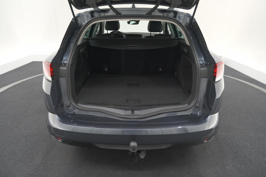 Renault Mégane Estate TCe 140 Intens | 1.700 KG Trekgewicht | Trekhaak | Camera | Head-Up Display | Dodehoekdetectie