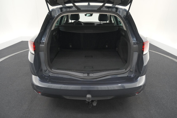 Renault Mégane Estate TCe 140 Intens | 1.700 KG Trekgewicht | Trekhaak | Camera | Head-Up Display | Dodehoekdetectie